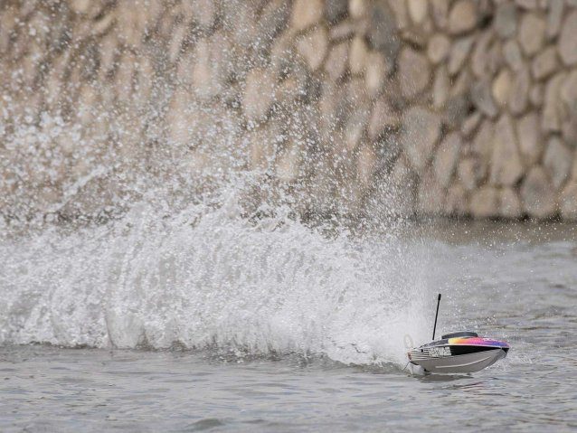 Recoil 2 18" Self-Righting Brushless Deep-V RTR, Heatwave - Boats - view 16