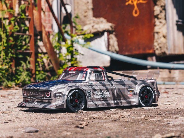 SILVER 1/7 INFRACTION 6S 4X4 BLX Resto-Mod Truck RTR - Cars - view 19