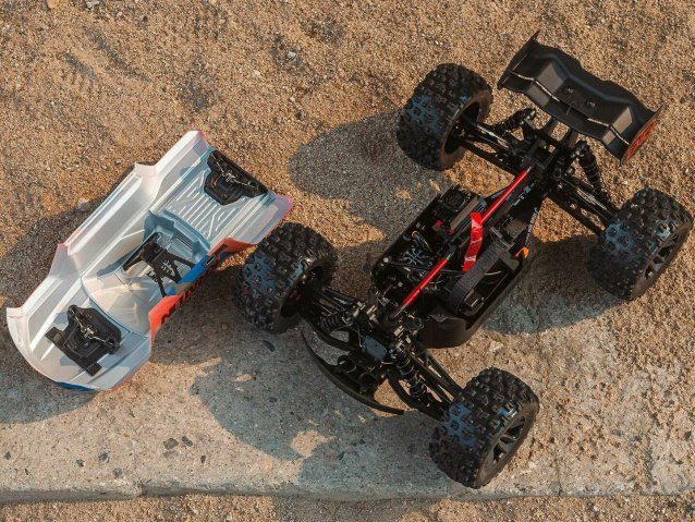 black and green 1/8 KRATON 6S V6 4X4 BLX Speed Monster Truck RTR - Cars - view 18