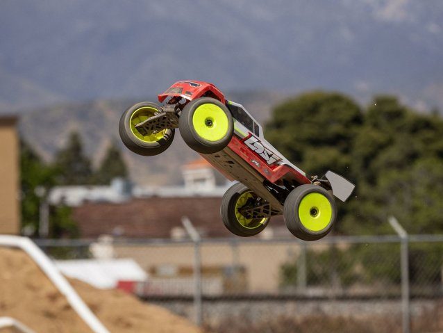 1/8 8IGHT-XTE 4WD Sensored Brushless Racing Truggy RTR - Cars - view 25