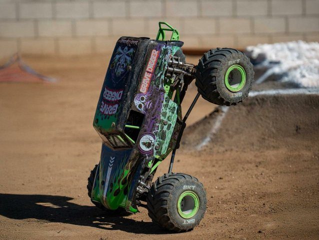 1/8 LMT 2.0 Grave Digger 4X4 Solid Axle Monster Truck RTR - Cars - view 18