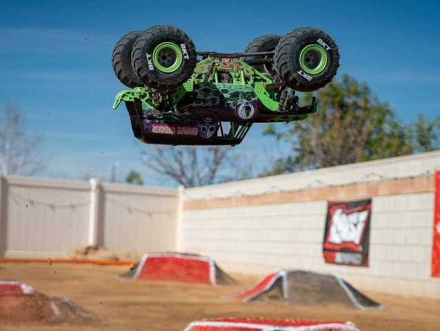 1/8 LMT 2.0 Grave Digger 4X4 Solid Axle Monster Truck RTR - Cars - view 21